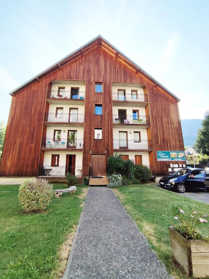 Апартаменты Le Flocon, T2, Wifi, Vue Montagne, Parking Gratuit, 4 Personnes Bagneres-de-Luchon Экстерьер фото